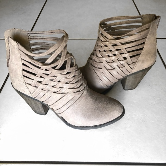 FERGALICIOUS WEEVER BOOTIES - Picture 2 of 3